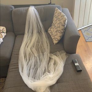Floor length wedding veil ivory